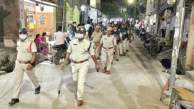 బొబ్బిలిలో పోలీస్‌ ఫ్లాగ్‌ మార్చ్‌
