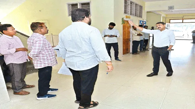 ఎన్నికల నిర్వహణకు పటిష్ఠ ఏర్పాట్లు చేయాలి 