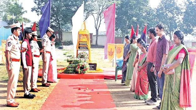 పోలీసుల త్యాగాలు చిరస్మరణీయం 