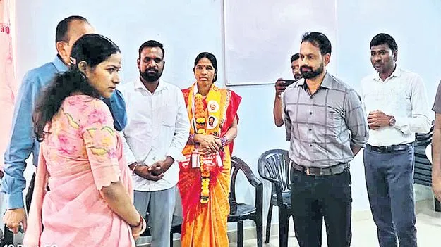 నామినేషన్ల సందడి