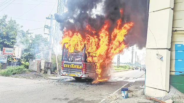 ప్రైవేటు ట్రావెల్స్‌ బస్సు దగ్ధం