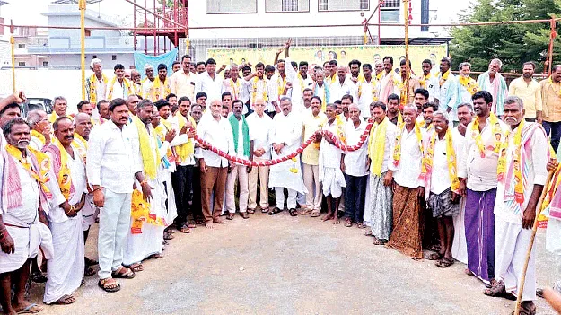 టీడీపీలోకి 150 కుటుంబాలు