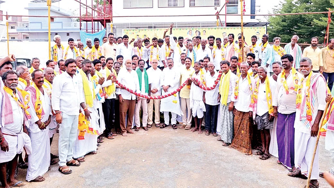 టీడీపీలోకి 150 కుటుంబాలు