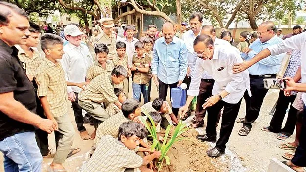 పట్టణాభివృద్ధికి సహకరించాలి 