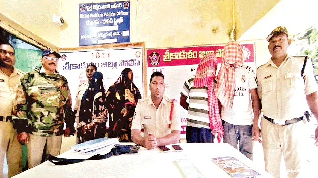 గొలుసు చోరీ కేసులో నలుగురి అరెస్ట్‌