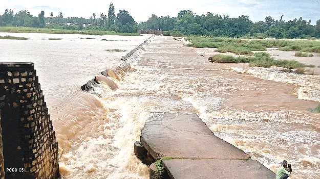 over raining వాయు‘గండం’