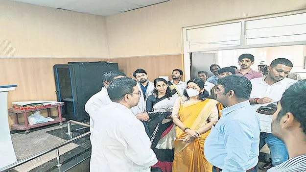 మెడికల్‌ కాలేజీలో సంపూర్ణ వసతులు 