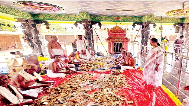  తోటపల్లిలో  హుండీల లెక్కింపు