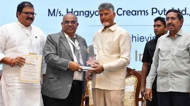  హాంగ్యోకు ‘స్వచ్ఛ ఆంధ్ర’ పురస్కారం 