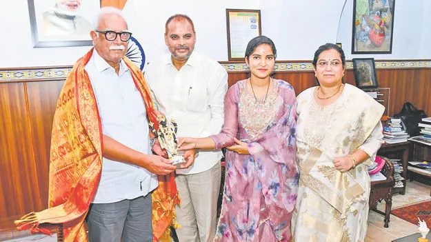 అశోక్‌ గజపతితో చిన్న శ్రీను భేటీ