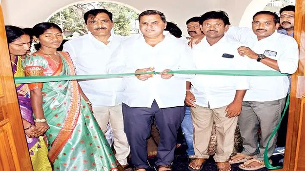 గుట్టుగా ప్రారంభించారు..!