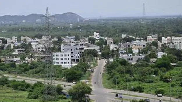 ట్రాక్టర్లలో 15 కిలోమీటర్లు.. 