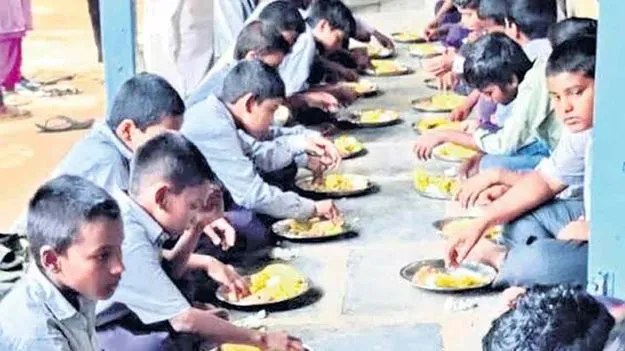 సంక్షేమ హాస్టళ్ల డైట్‌ చార్జీలు పెంపు