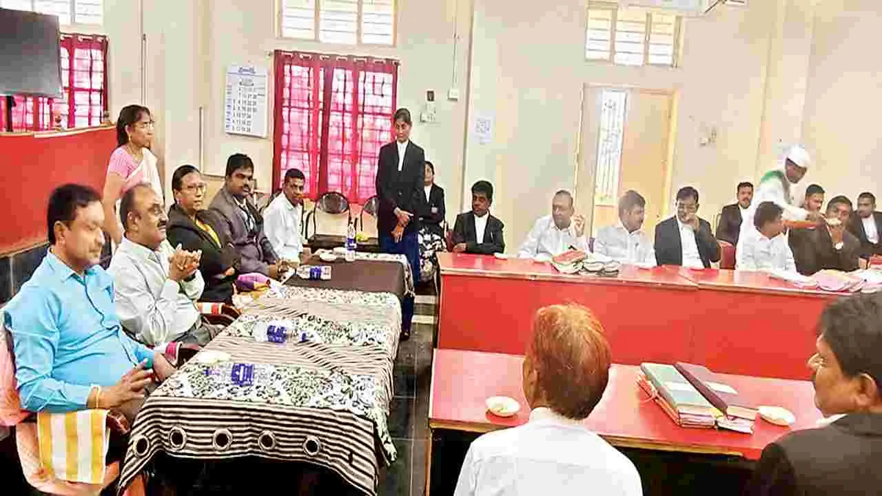 మధ్యవర్తిత్వంతోనే సమస్యలు పరిష్కారం