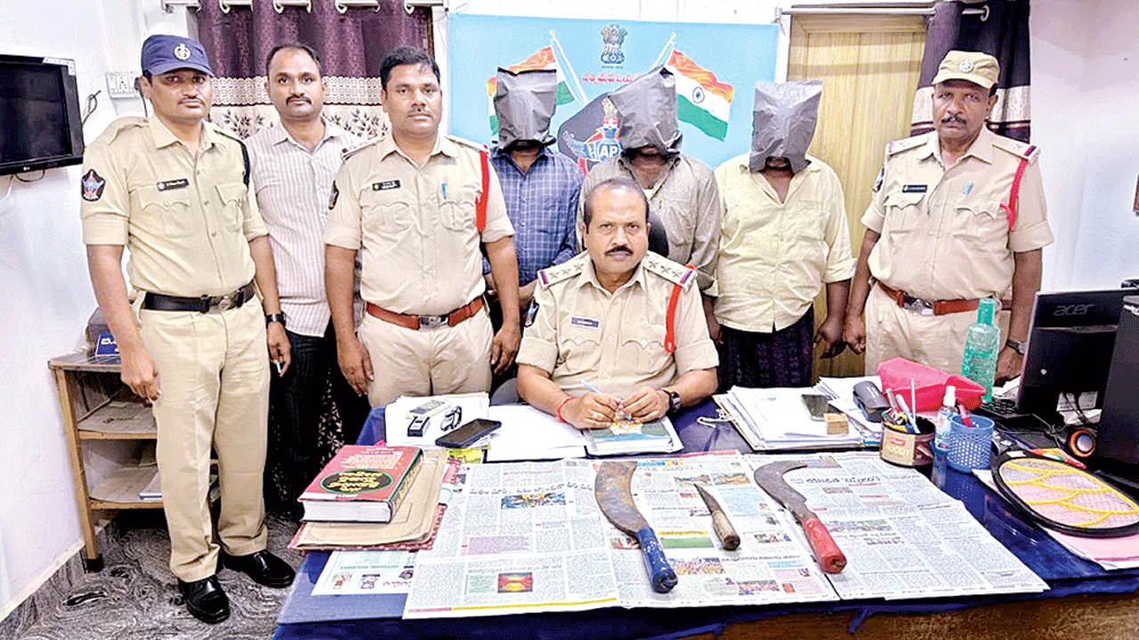 హత్య కేసులో నిందితుల అరెస్టు