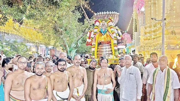 నేత్రపర్వం.. శ్రీవారికి ఎదుర్కోలు ఉత్సవం