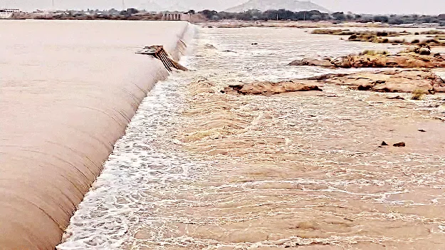 పోటెత్తిన తుంగభద్ర
