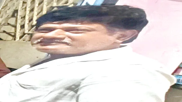  కుమారుడ్ని రైలెక్కించి..