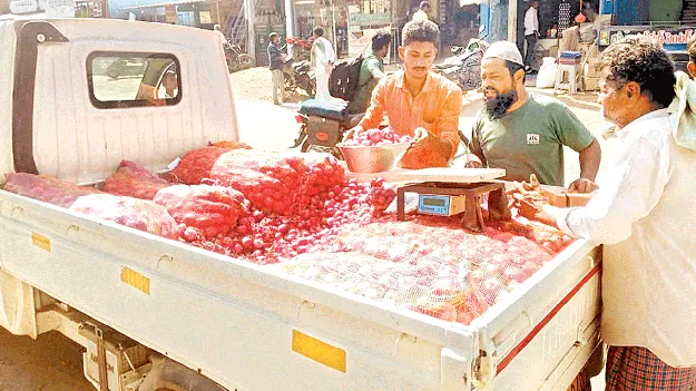 ఘాటెక్కిన ఉల్లి