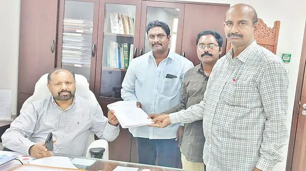 ఓపీఎస్‌ ఉద్యోగుల పీఎఫ్‌ సమస్యను 15 రోజుల్లోగా  పరిష్కరించండి