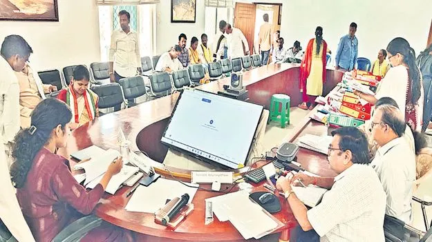 రాజుకున్న రాజకీయ వేడి 