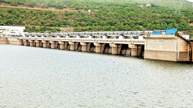 నిండు కుండలా శ్రీశైల జలాశయం  