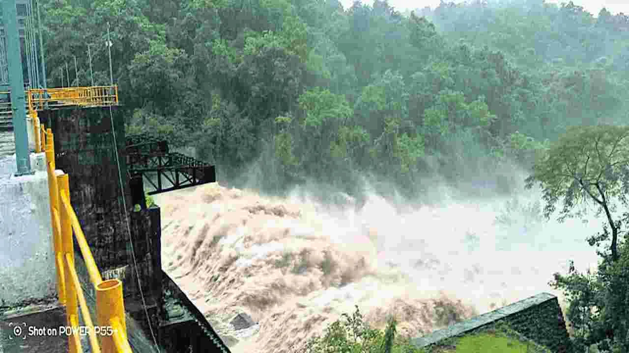 జలాశయాల్లో పెరుగుతున్న నీటిమట్టాలు జలాశయాల్లో పెరుగుతున్న నీటిమట్టాలు