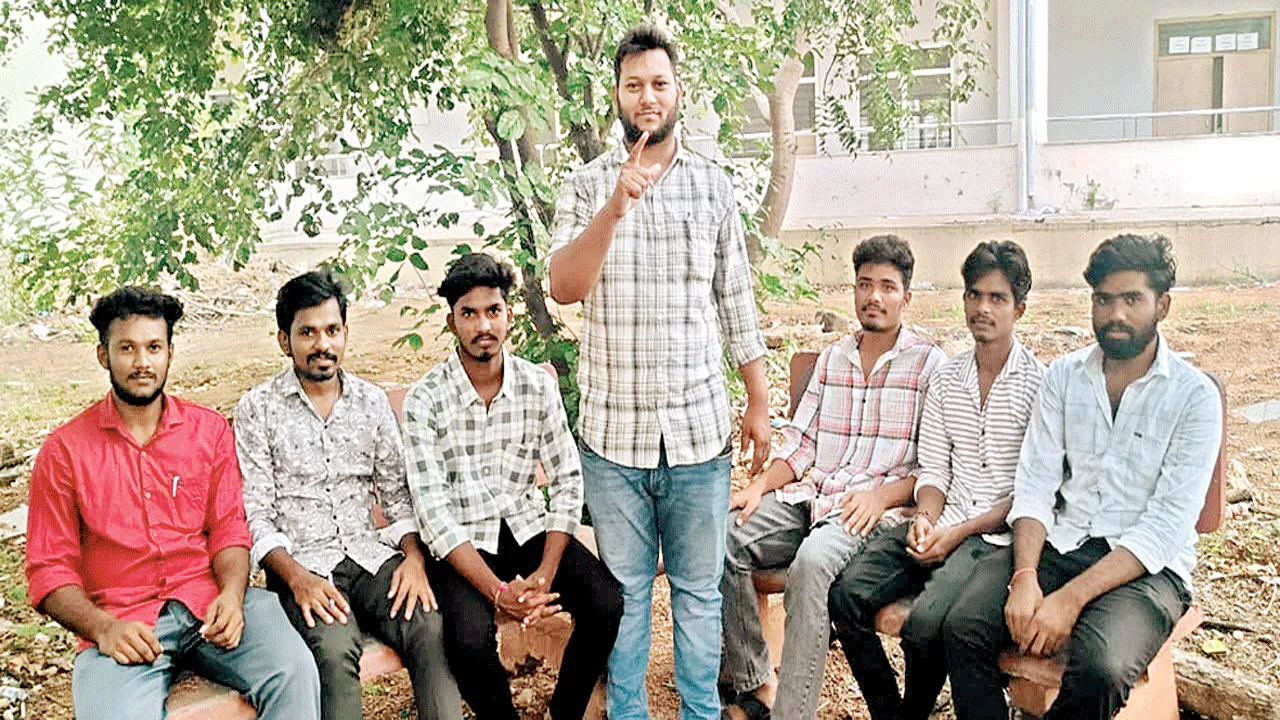 కడుపులు మాడుస్తున్నారు.. కడుపులు మాడుస్తున్నారు..