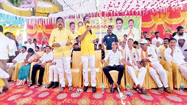 ‘స్థానికం’లో వైసీపీకి ప్రజలే బుద్ధి చెబుతారు