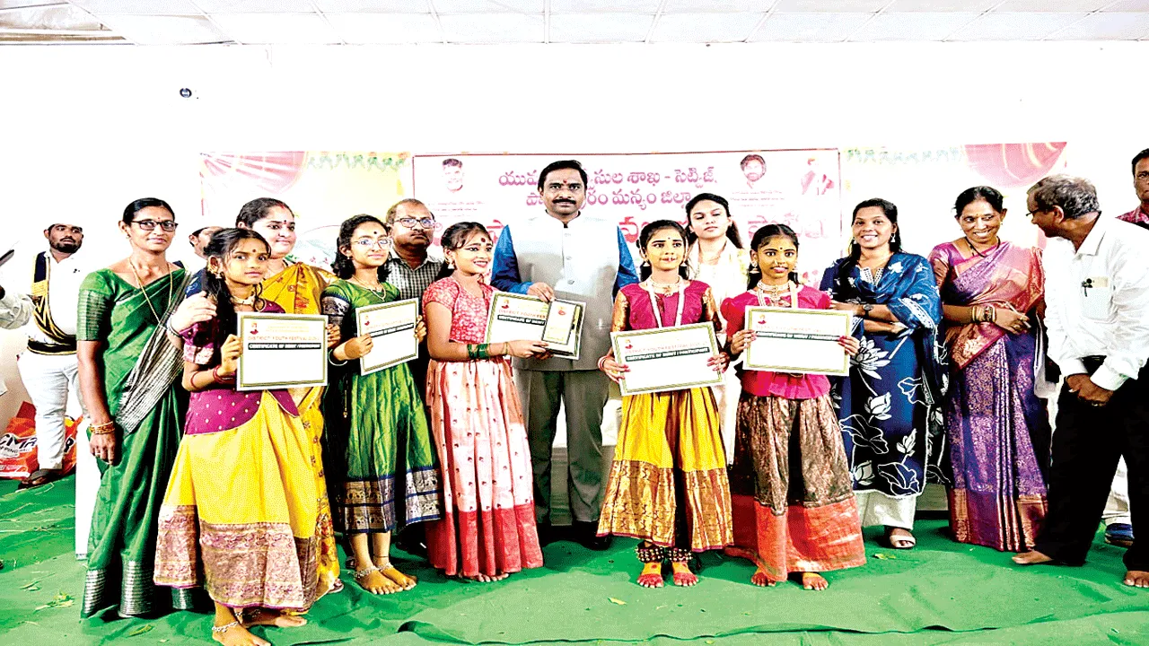 ‘యువత ఉన్నత లక్ష్యాలు సాధించాలి’