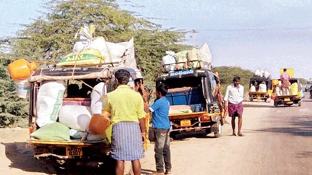 కూలీల వలసబాట..