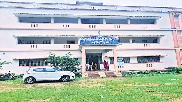      వినియోగంలోకి పోస్టుమెట్రిక్‌ వసతి గృహ భవనం