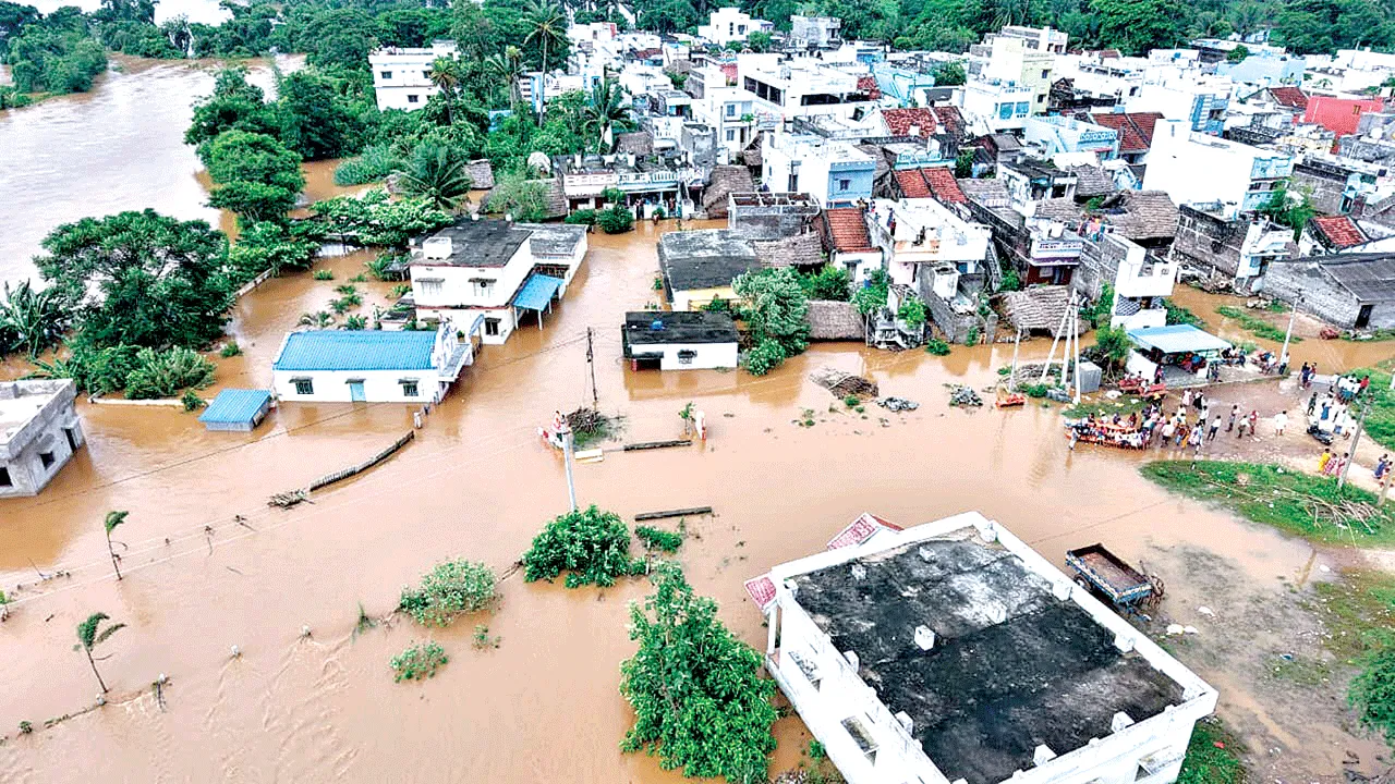 ఊర్లు జలదిగ్బంధం