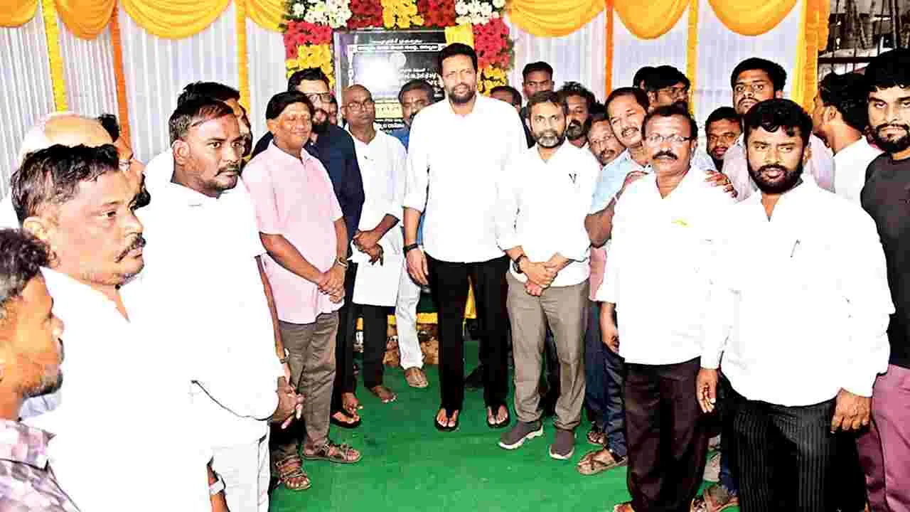 అభివృద్ధి, సంక్షేమాలకు సమ ప్రాధాన్యం