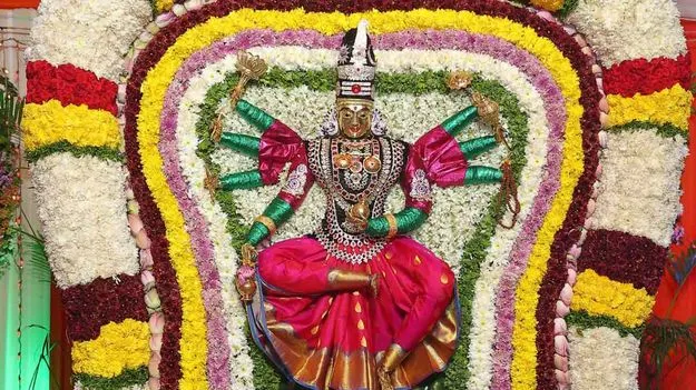 కూష్మాండ దుర్గగా ఆదిశక్తి 