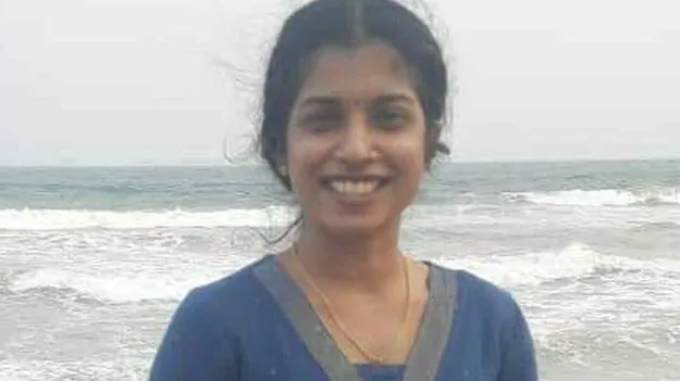 విశాఖలో వైద్య విద్యార్థిని ఆత్మహత్య 
