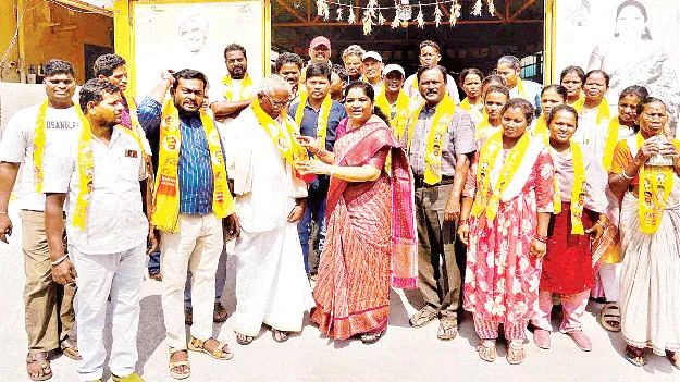 టీడీపీలో 235 మంది చేరిక