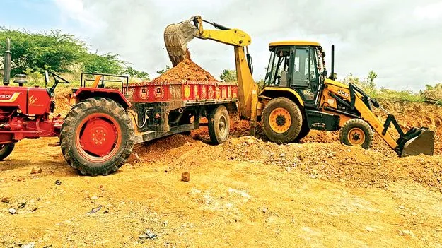    పట్టపగలే.. 