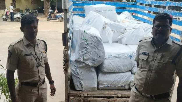 చిత్తూరుకు చేరుకున్న బ్యాలెట్‌ పేపర్లు