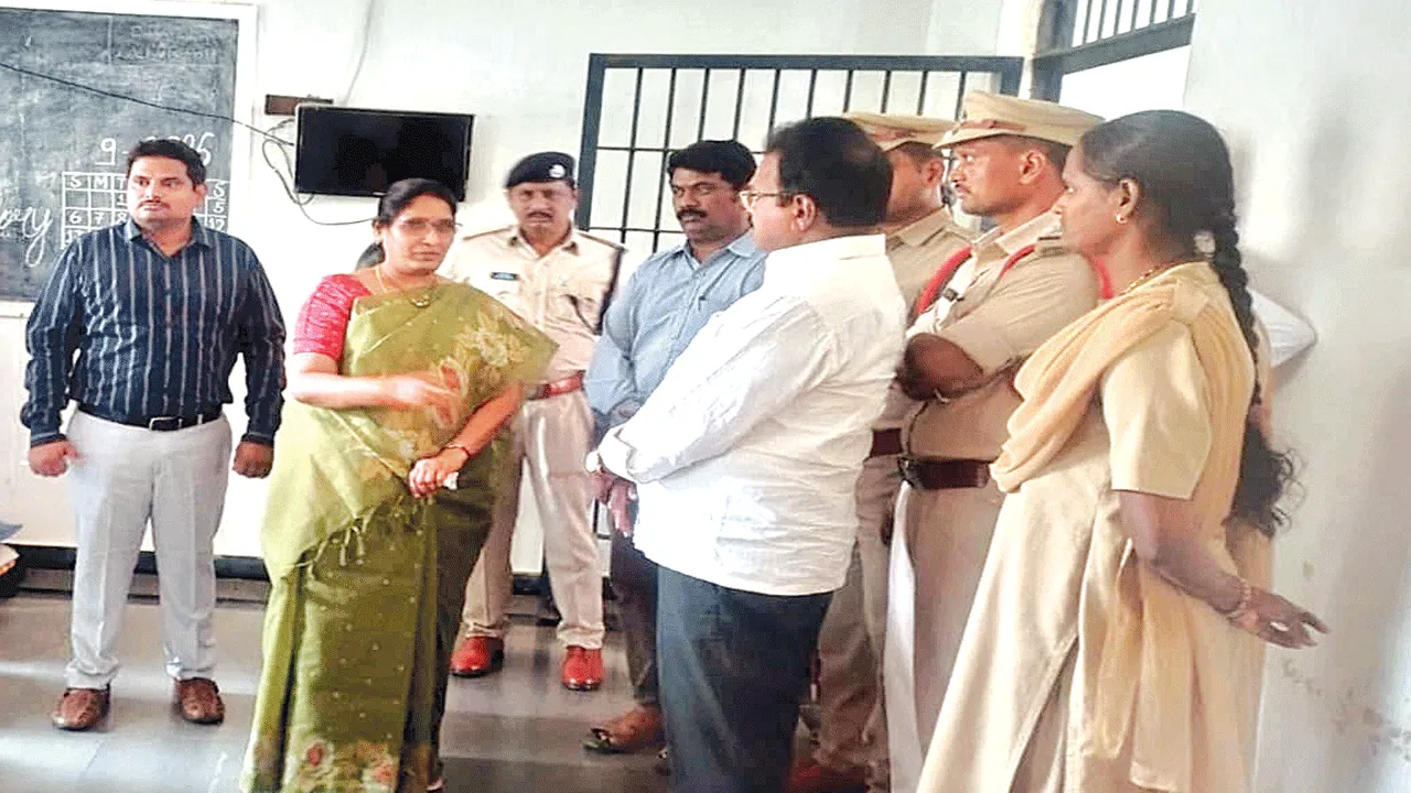 ఖైదీలకు న్యాయ సహాయం అందిస్తాం