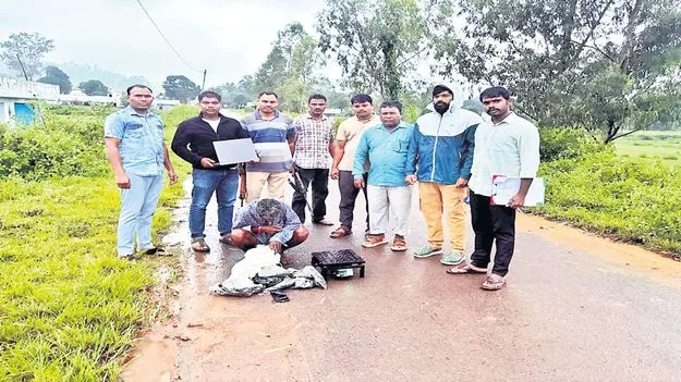 10.770 లీటర్ల లిక్విడ్‌ గంజాయి పట్టివేత