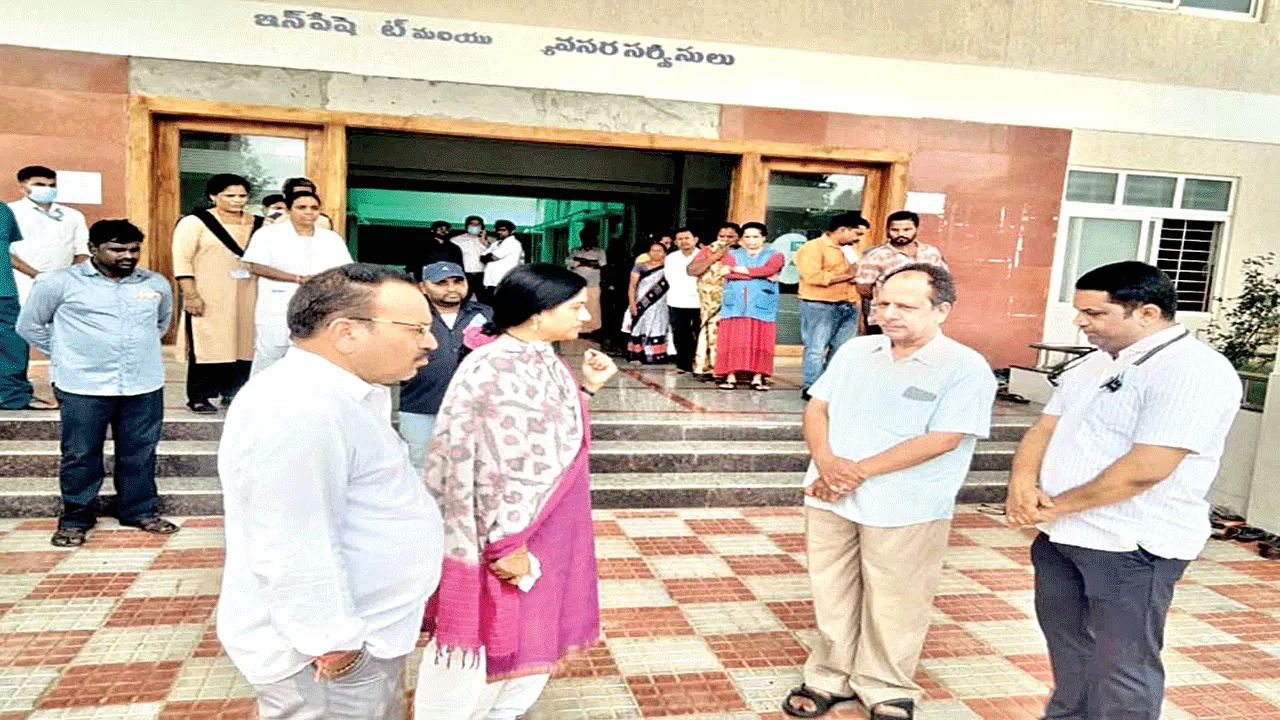 17 మందికి.. ఇద్దరే హాజరు