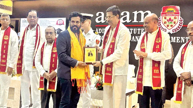 దేశీయ ఉత్తత్పుల తయారీకి యువ ఇంజనీర్లు తోడ్పడాలి