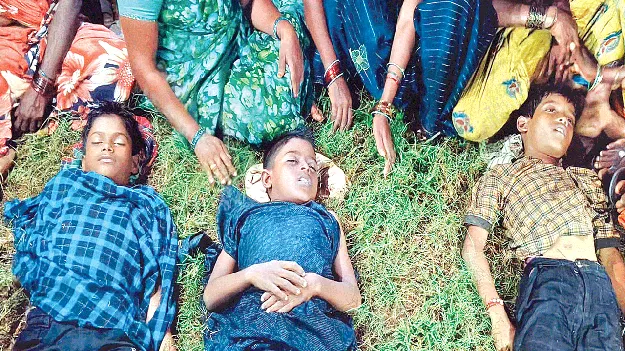 three childrens died చెరువు మింగేసింది