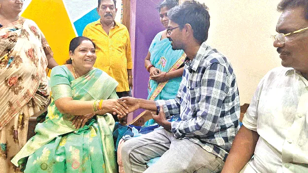  కష్టపడి చదివి ఉపాధ్యాయులయ్యాం