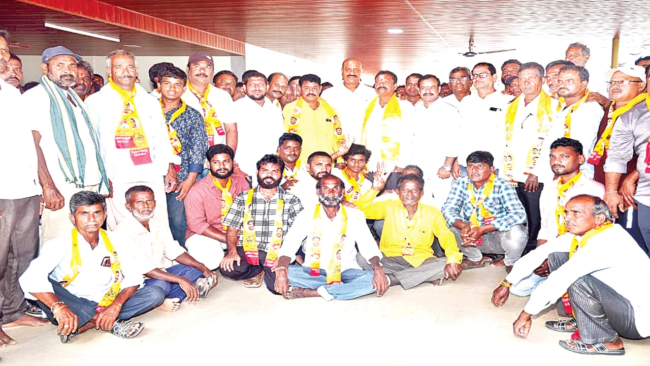 టెక్కలిలో వైసీపీకి షాక్‌