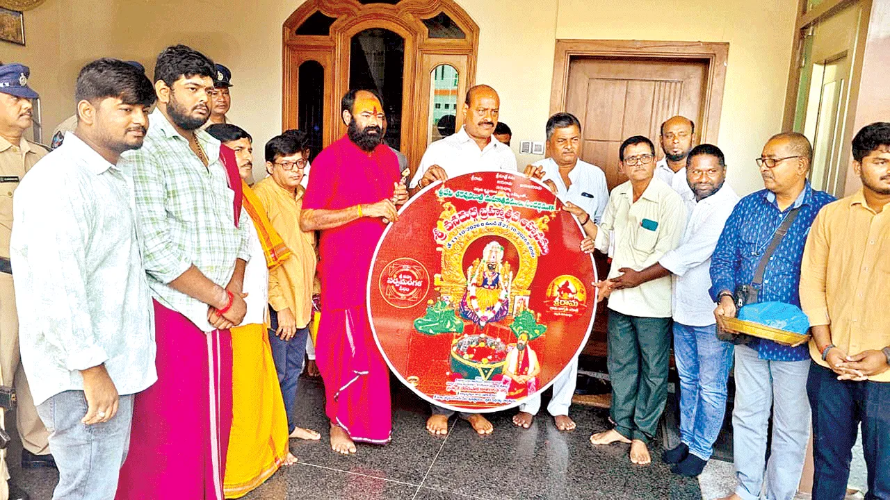 కార్యకర్తలు సమష్టిగా పనిచేయాలి