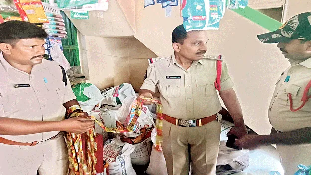 పేడ రంగు విక్రయిస్తే క్రిమినల్‌ కేసులు  : సీఐ