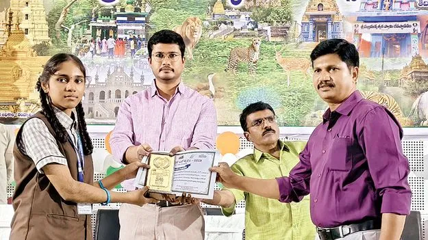 పర్యాటక ప్రాంతాల చరిత్రను తెలుసుకోవాలి