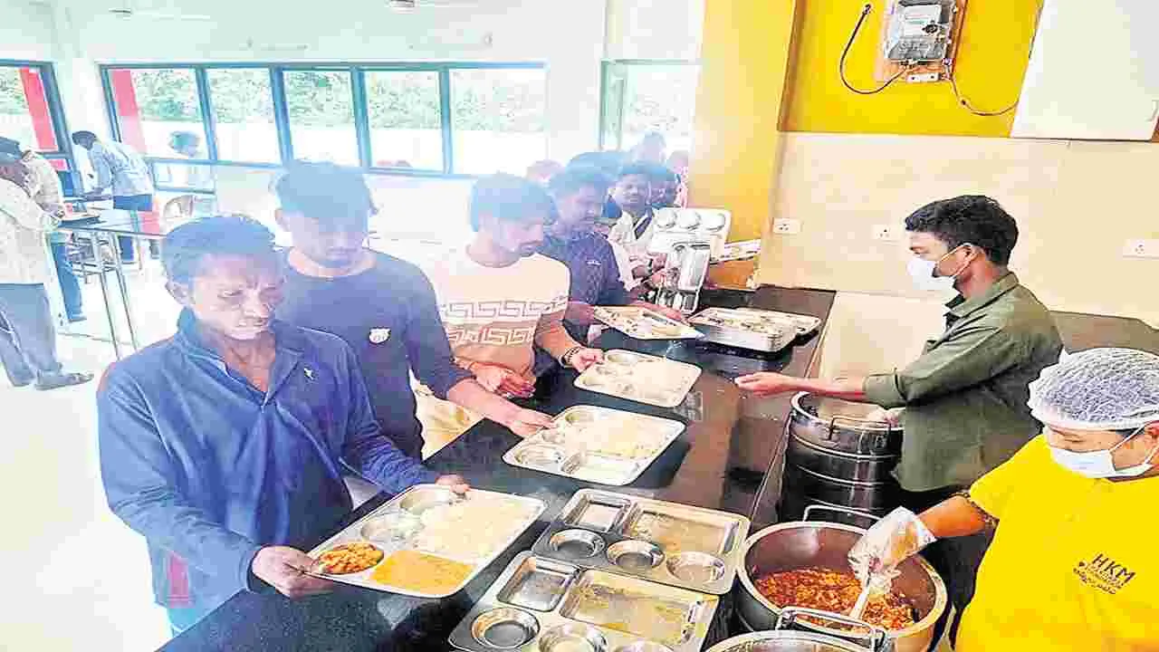 ఒక్ పూట భోజనంతో సరి